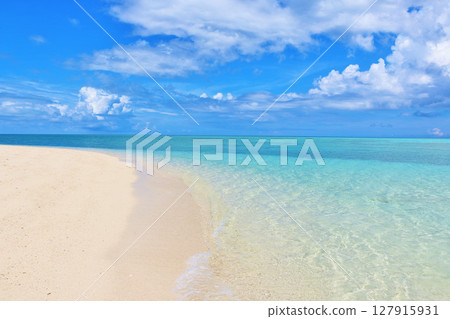Okinawa summer blue sky and the sea of Ikema Island 127915931