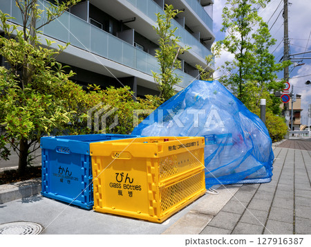 Collection point for recyclable waste 127916387