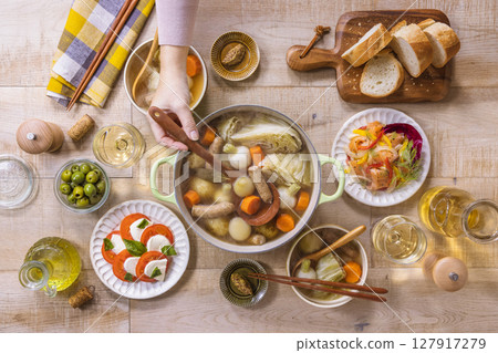 常見的餐桌場景 常見的餐桌場景 127917279