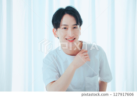 光與微笑的簡單肖像 127917606