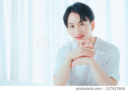 光與微笑的簡單肖像 127917608