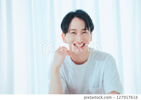 光與微笑的簡單肖像 127917618