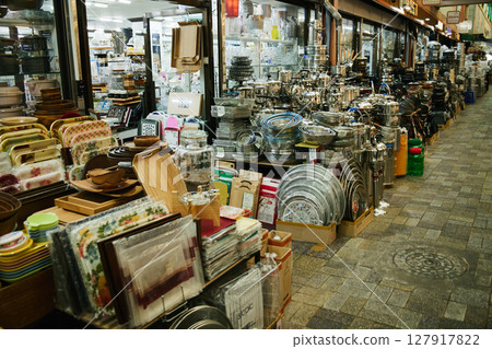 Busan open-air market 127917822