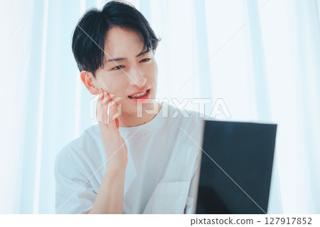 A refreshing guy checking his skin in the mirror — Men's skin care habits A refreshing guy checking his skin in the mirror — Men's skin care habits 127917852