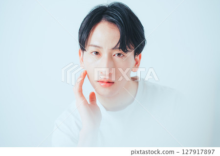 自然迷人－20多歲男士自然肖像 127917897