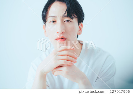 Natural and captivating - Natural portraits of men in their 20s Natural and captivating - Natural portraits of men in their 20s 127917906