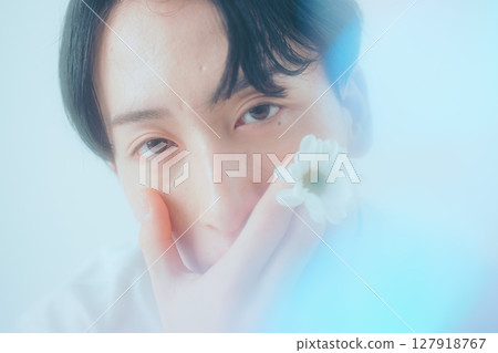 被花覆蓋的目光——柔和的光線包裹著倦怠的美麗 被花覆蓋的目光——柔和的光線包裹著倦怠的美麗 127918767