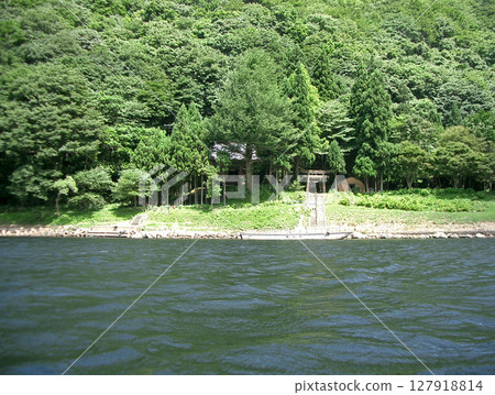 最上川芭蕉線搭船遊覽千人堂（山形縣最上郡戶澤村） 127918814