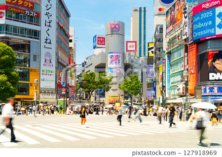 Shibuya Scramble Crossing Jun.2025 127918969