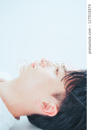 Profile Listening to Silence - Simple Beauty 127918974