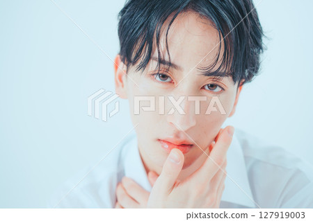 穿出透明感－韓式男士妝容寫真 127919003