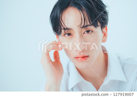 Wearing Transparency — Korean-style Men's Makeup Portraits 127919007