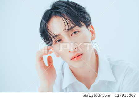 Wearing Transparency — Korean-style Men's Makeup Portraits 127919008