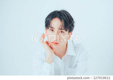 穿出透明感－韓式男士妝容寫真 127919012