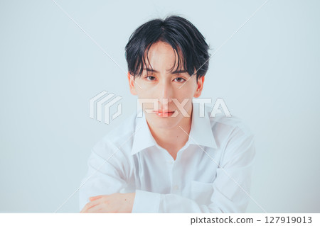 穿出透明感－韓式男士妝容寫真 127919013