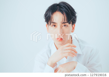 穿出透明感－韓式男士妝容寫真 127919016