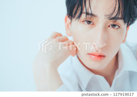 穿出透明感－韓式男士妝容寫真 127919017