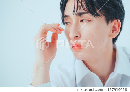 穿出透明感－韓式男士妝容寫真 127919018