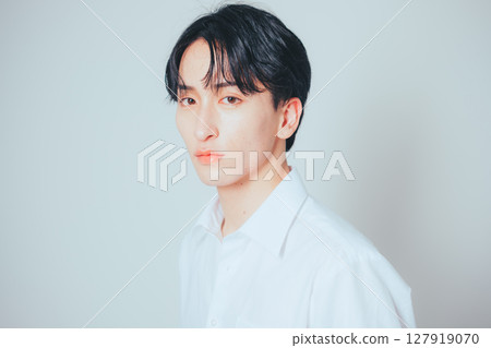 Korean style men's portrait — simple and clean shot 127919070
