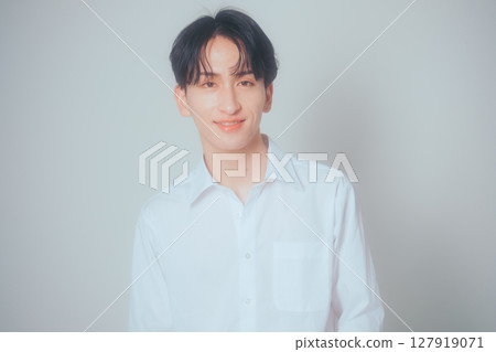 Korean style men's portrait — simple and clean shot 127919071