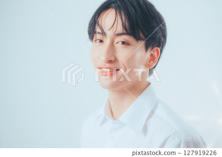 韓式男士肖像照，採用十字濾鏡照明 127919226