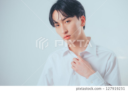Korean-style men's portraits illuminated with cross filters 127919231