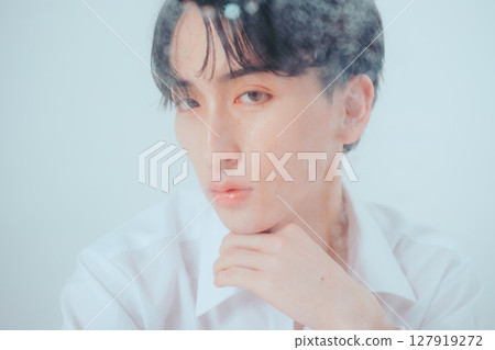 An ennui Korean-style beauty portrait through frosted glass 127919272