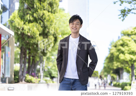 A man in his early 40s smiling at the camera 127919393