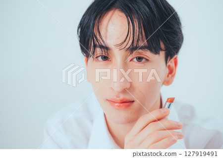 韓國男人用口紅展現自然美 127919491