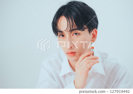 韓國男人用口紅展現自然美 127919492