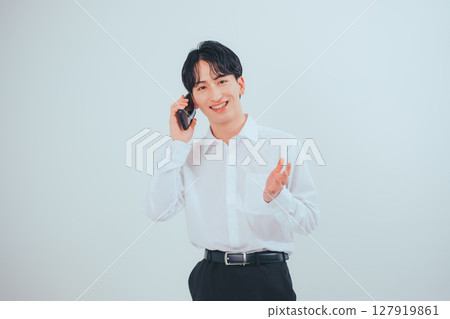 Korean style businessman phone scene x simple white Korean style businessman phone scene x simple white 127919861