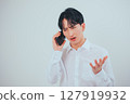 Korean-style businessman's distressed call scene Korean-style businessman's distressed call scene 127919932