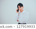 Korean-style businessman's distressed call scene Korean-style businessman's distressed call scene 127919933