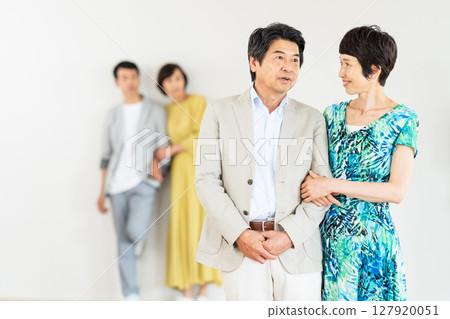 Senior couple Senior couple 127920051