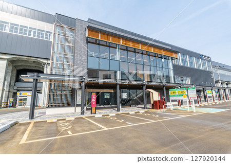 福井縣蘆原市:晴天的JR蘆原溫泉站(東口) 福井縣蘆原市:晴天的JR蘆原溫泉站(東口) 127920144