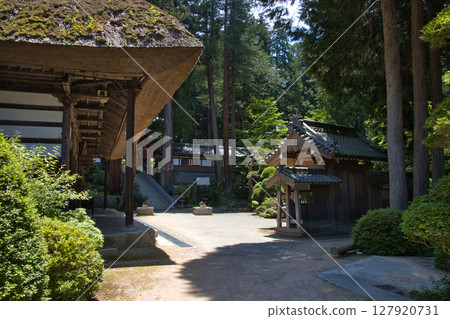Gobuseji Temple, Main temple and Somon gate, Matsumoto City, Nagano Prefecture 127920731