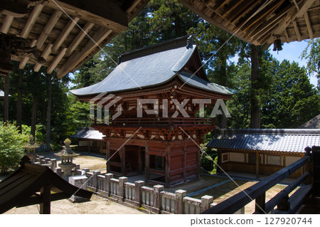 Gobuseji Temple: Niomon Gate seen from the Kannon Hall, Matsumoto City, Nagano Prefecture 127920744
