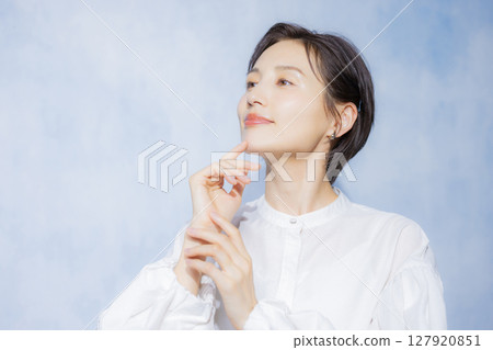 Woman in white blouse 127920851