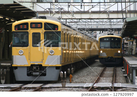 [SI] Seibu Toshima Line 2000 Series Train (Local Train - 8 Cars: 3-Color LED) 127920997