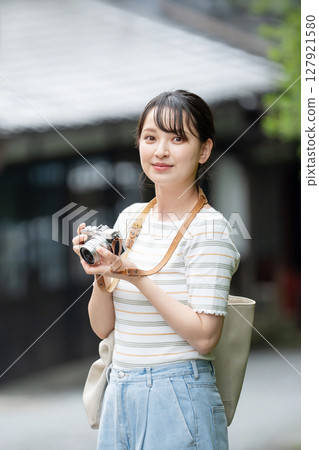 女孩的旅行相機女孩的旅行 127921580