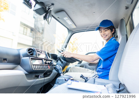 Young delivery staff driving 127921996