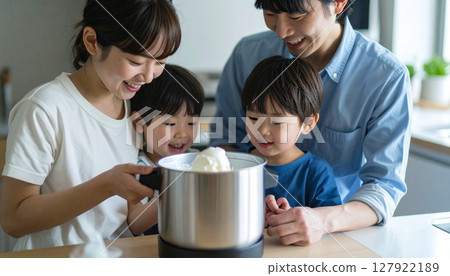 Parents and children using ice cream makers in the kitchen 127922189