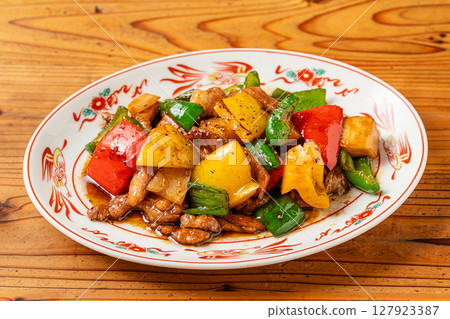 炒肉炒蔬菜 127923387