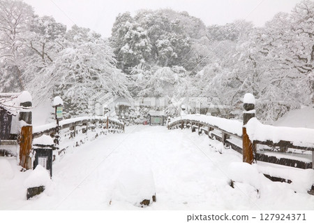 "National Treasure" Hikone Castle - Snow Scene at Omotemon Bridge / The Coldest Day / Japan's 100 Greatest Castles / Japan's 100 Soundscapes 127924371