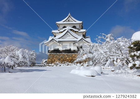"National Treasure" Hikone Castle - Snowy scenery of the castle tower / The coldest day / Japan's 100 famous castles / Japan's 100 best soundscapes / Lake Biwa Quasi-National Park "National Treasure" Hikone Castle - Snowy scenery of the castle tower / The coldest day / Japan's 100 famous castles / Japan's 100 best soundscapes / Lake Biwa Quasi-National Park 127924382