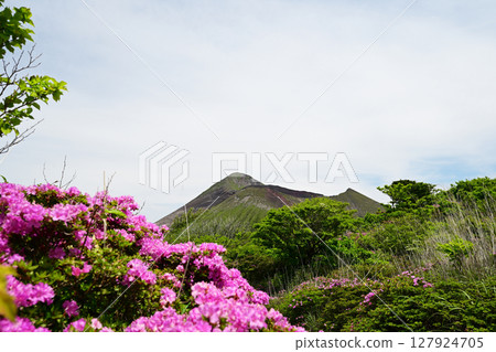 高千穗峰和Miyama Kirishima 127924705