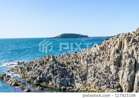 福井縣堺市，熱門旅遊勝地，陽光明媚的東尋坊 127925106