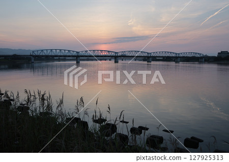 on the riverbed in the morning 127925313