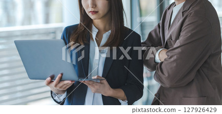 商業場景 127926429