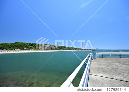 The vast Eguchihama Seaside Park 127926844